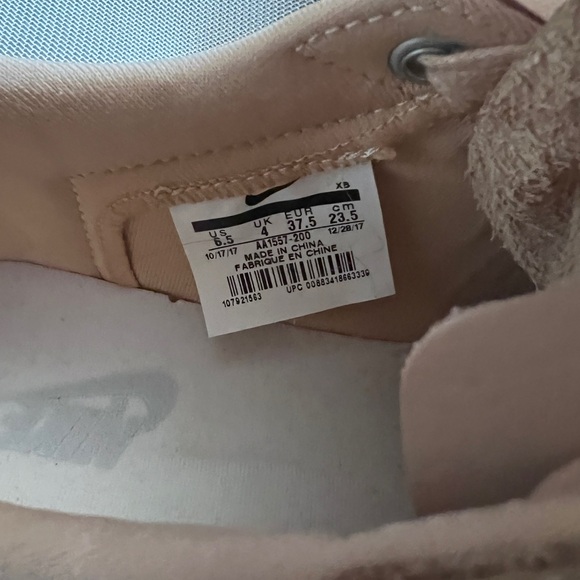 NWOT Nike Air Force with shoe bag - Picture 6 of 8